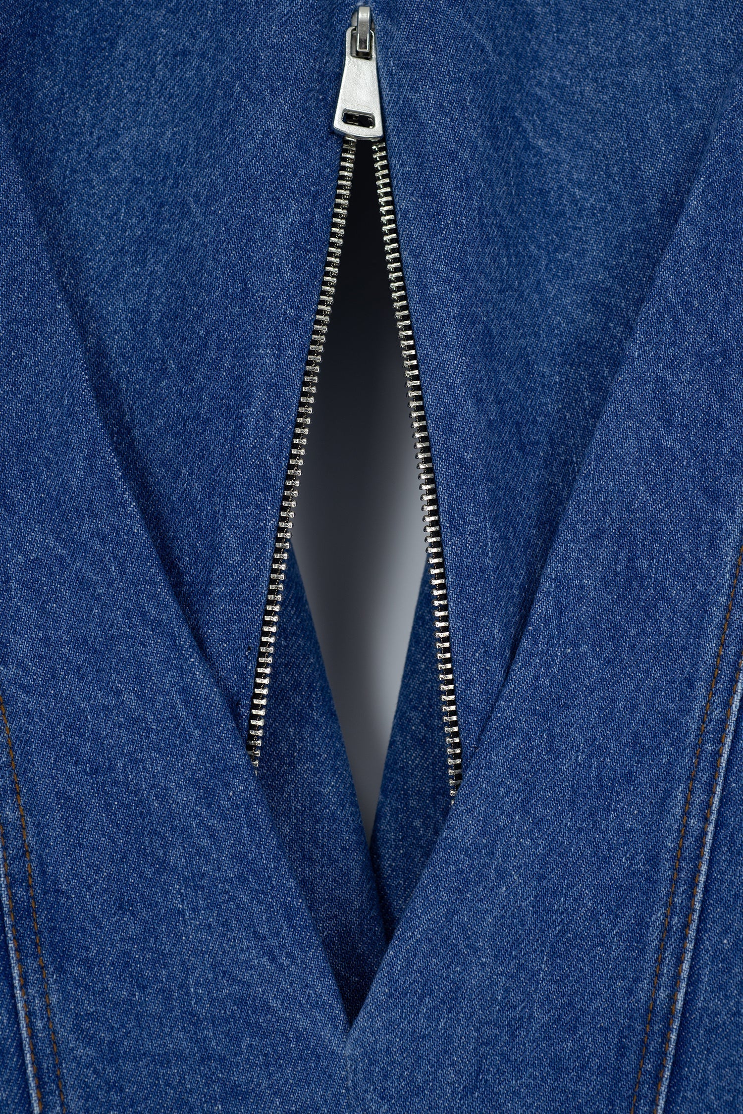 The Illusion Of A Tie Blazer İn Denim
