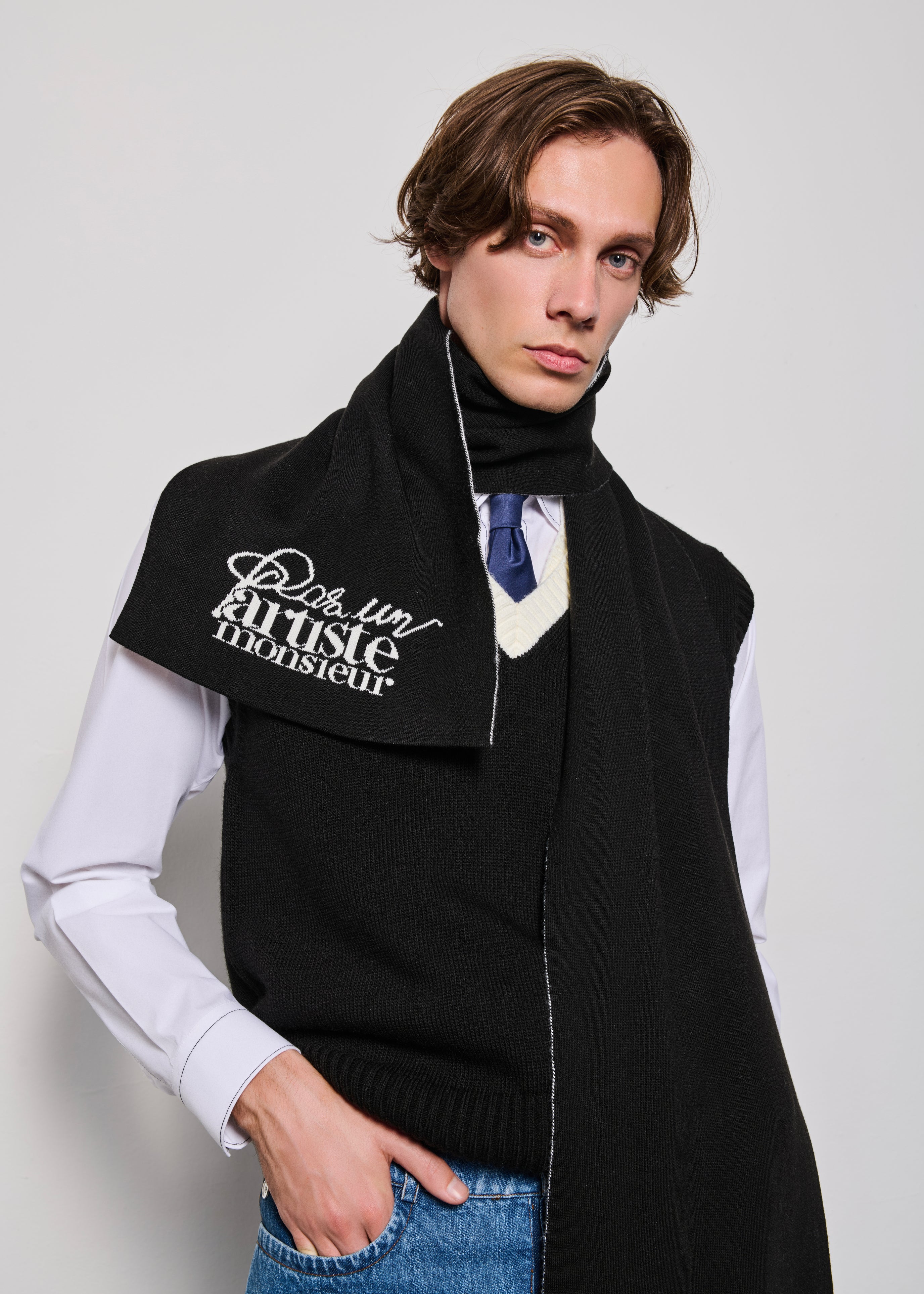 Artiste Monsieur Scarf
