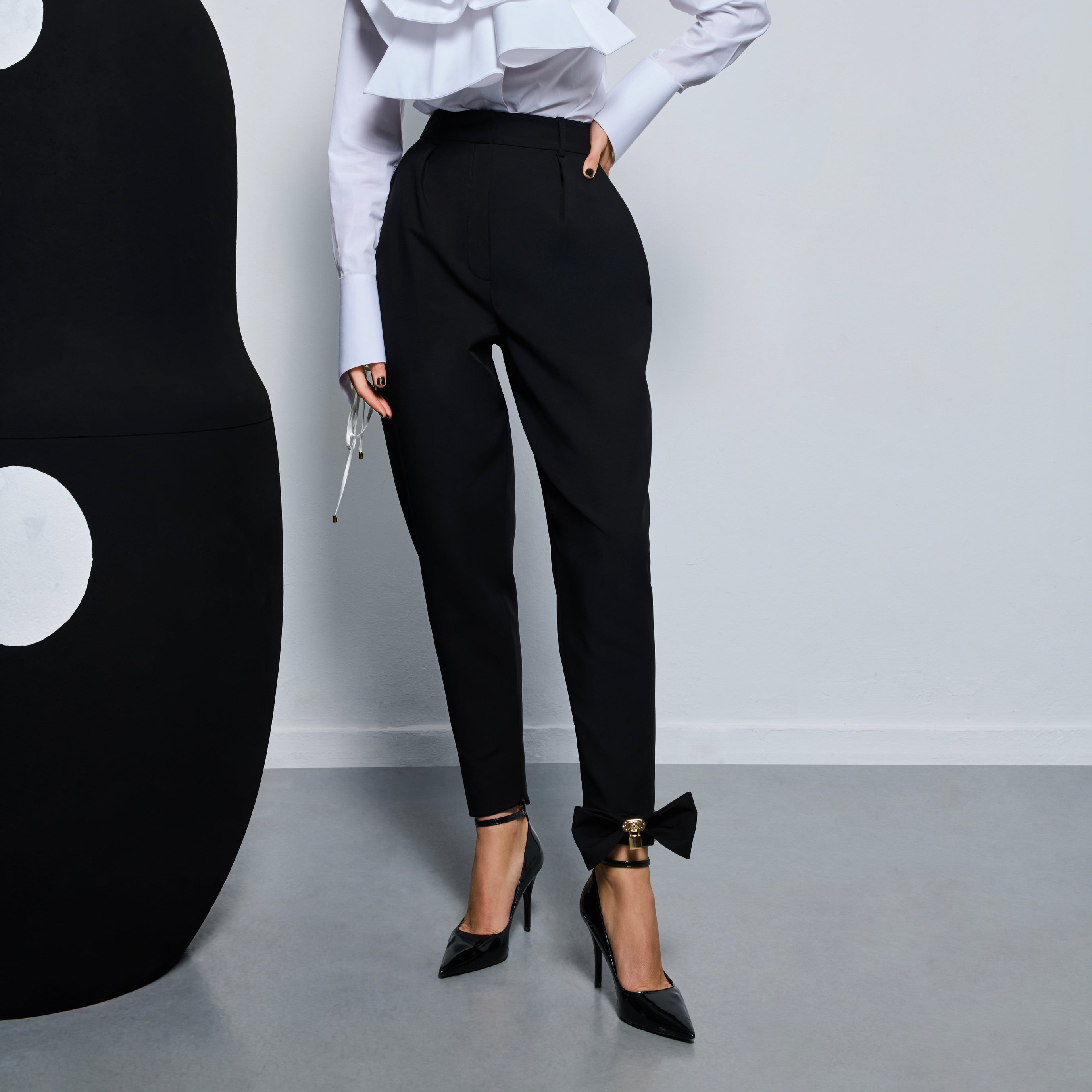 The Lock Bow Pants
