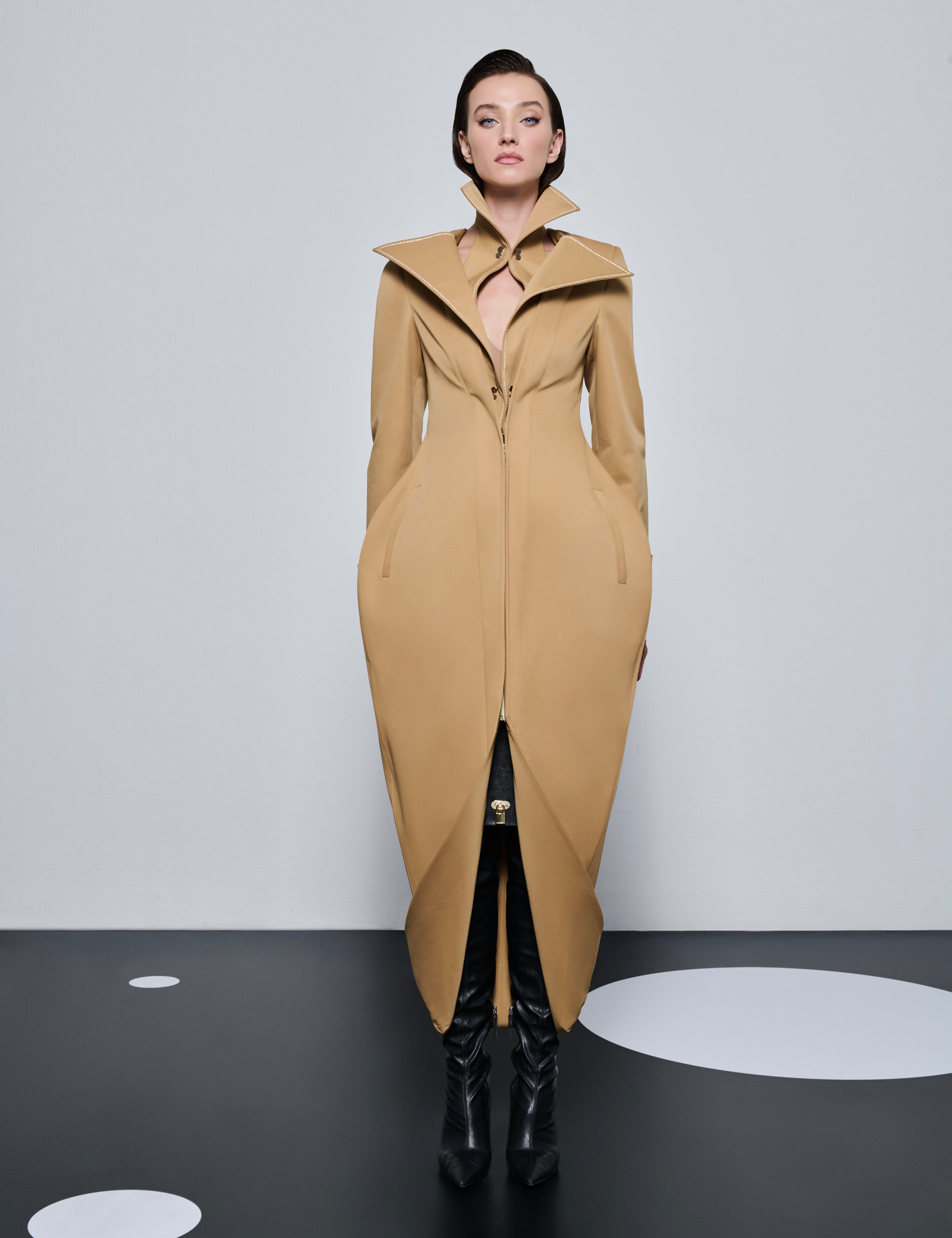 معطف ترنش سيمفوني غير مكتمل
