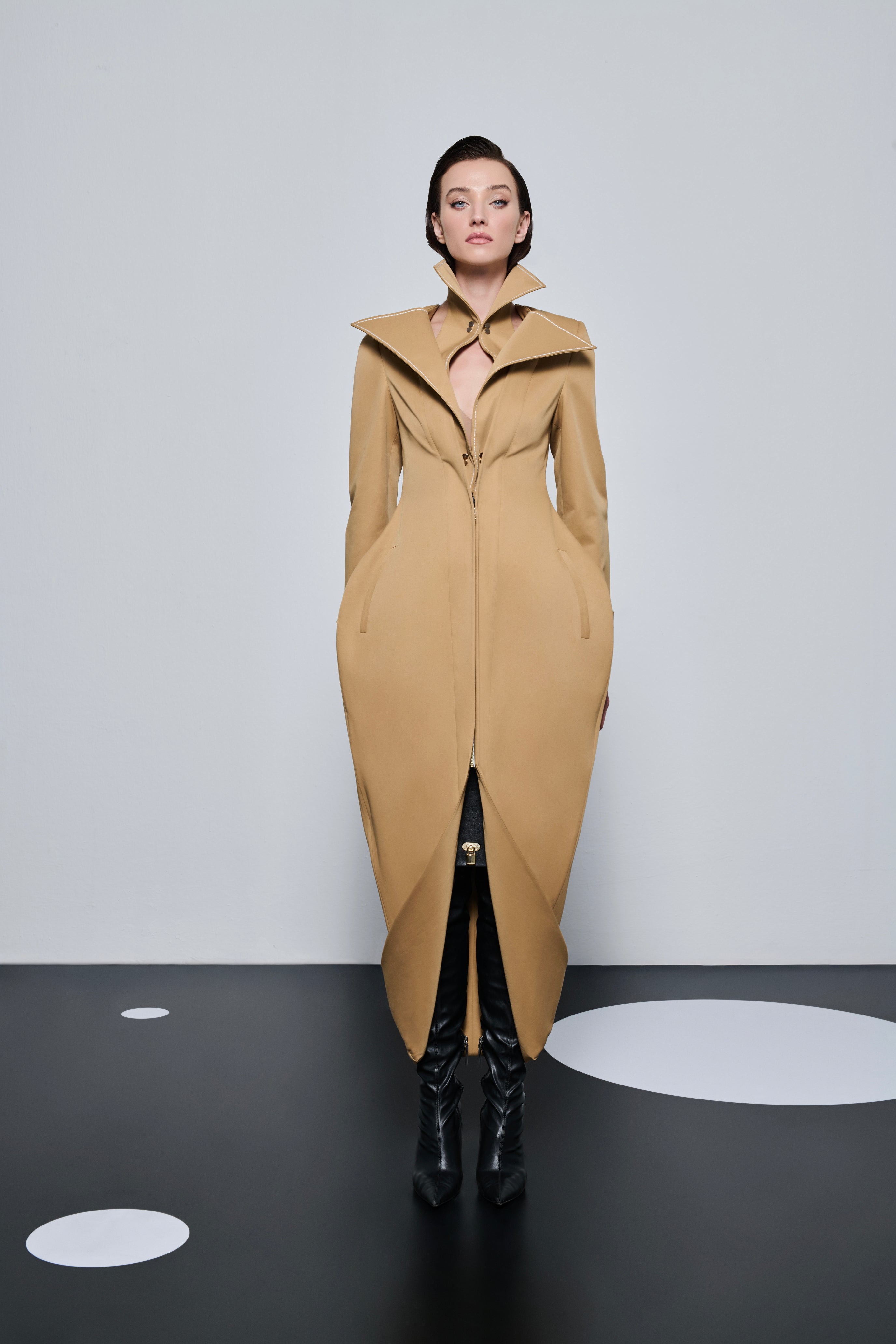 معطف ترنش سيمفوني غير مكتمل
