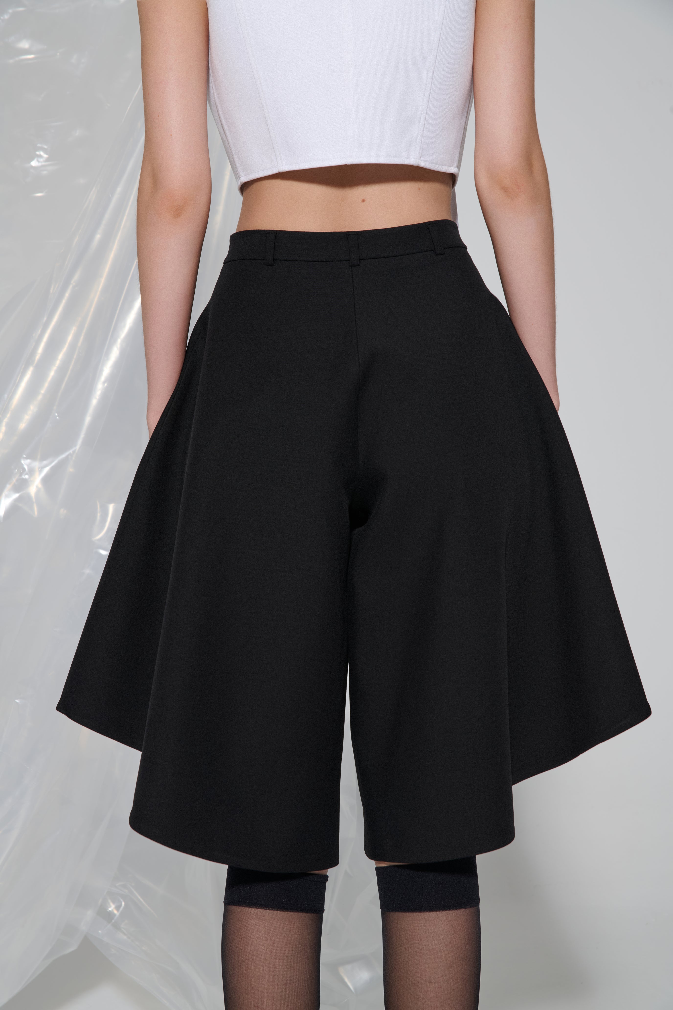 La Short
