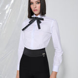 Sa chemise de pensées de mesure
