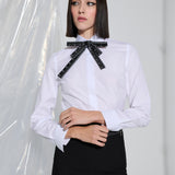 Sa chemise de pensées de mesure
