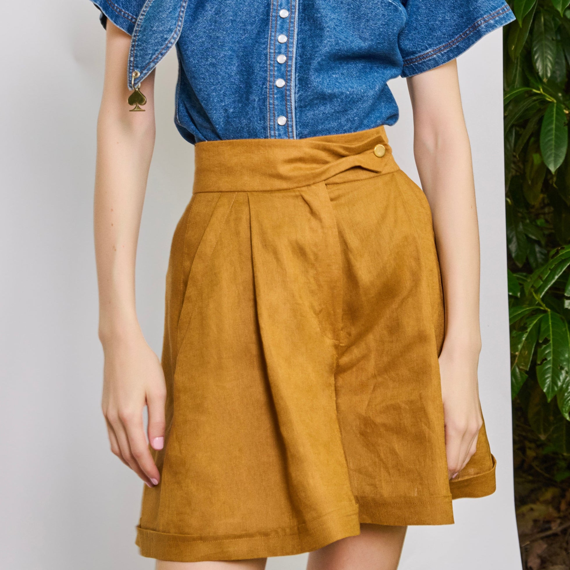 The Mustard Linen Short
