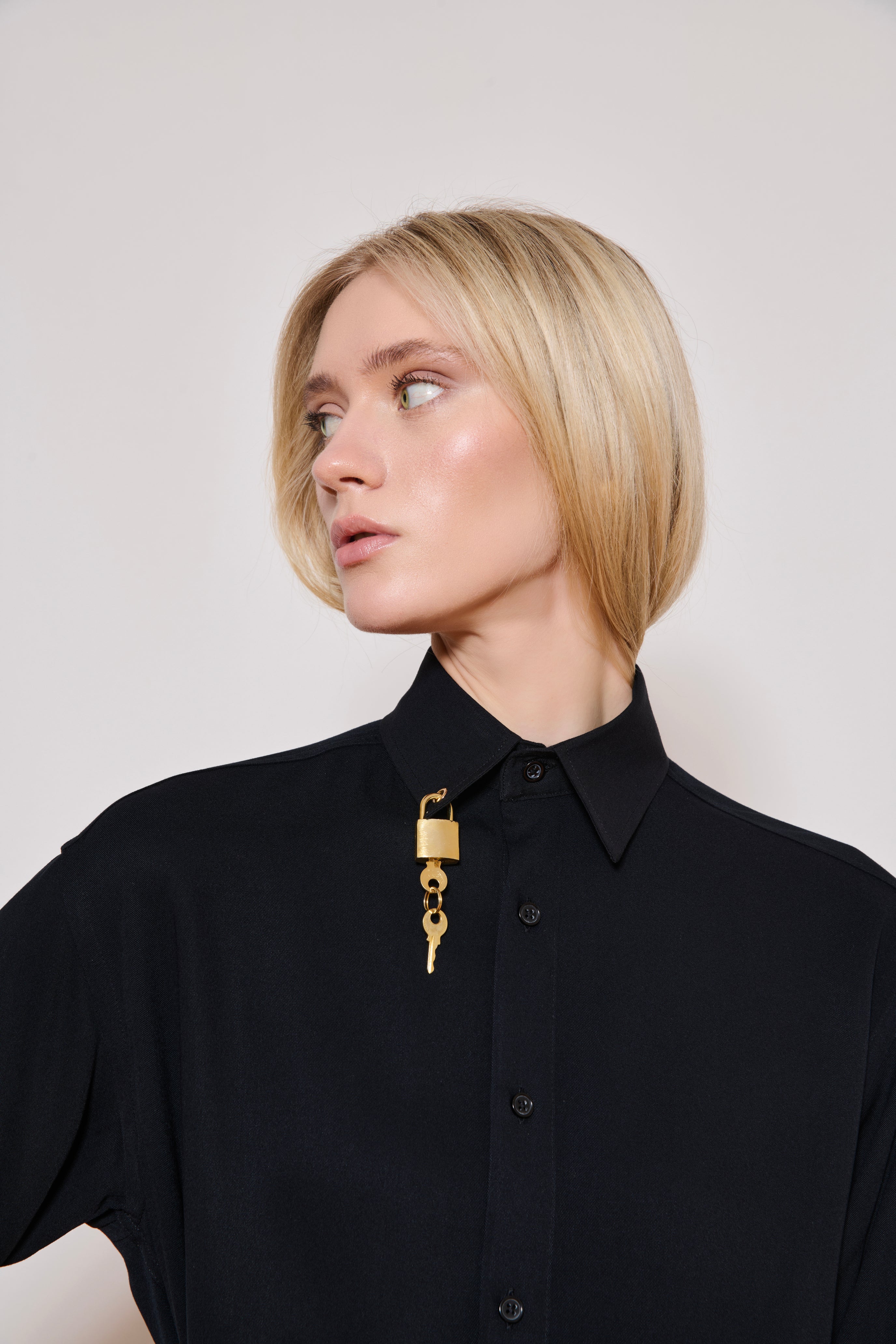 Her Clé Noir Shirt
