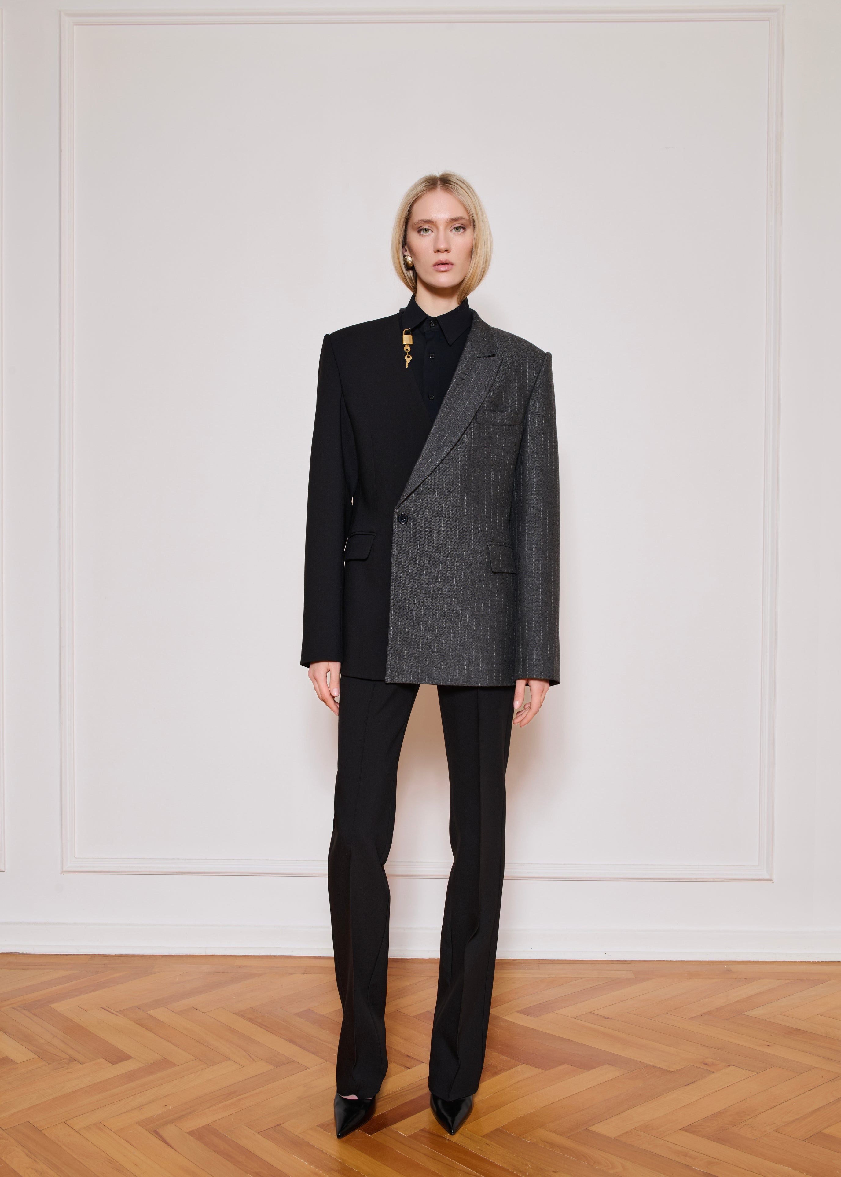 Her Sophistiqué Blazer
