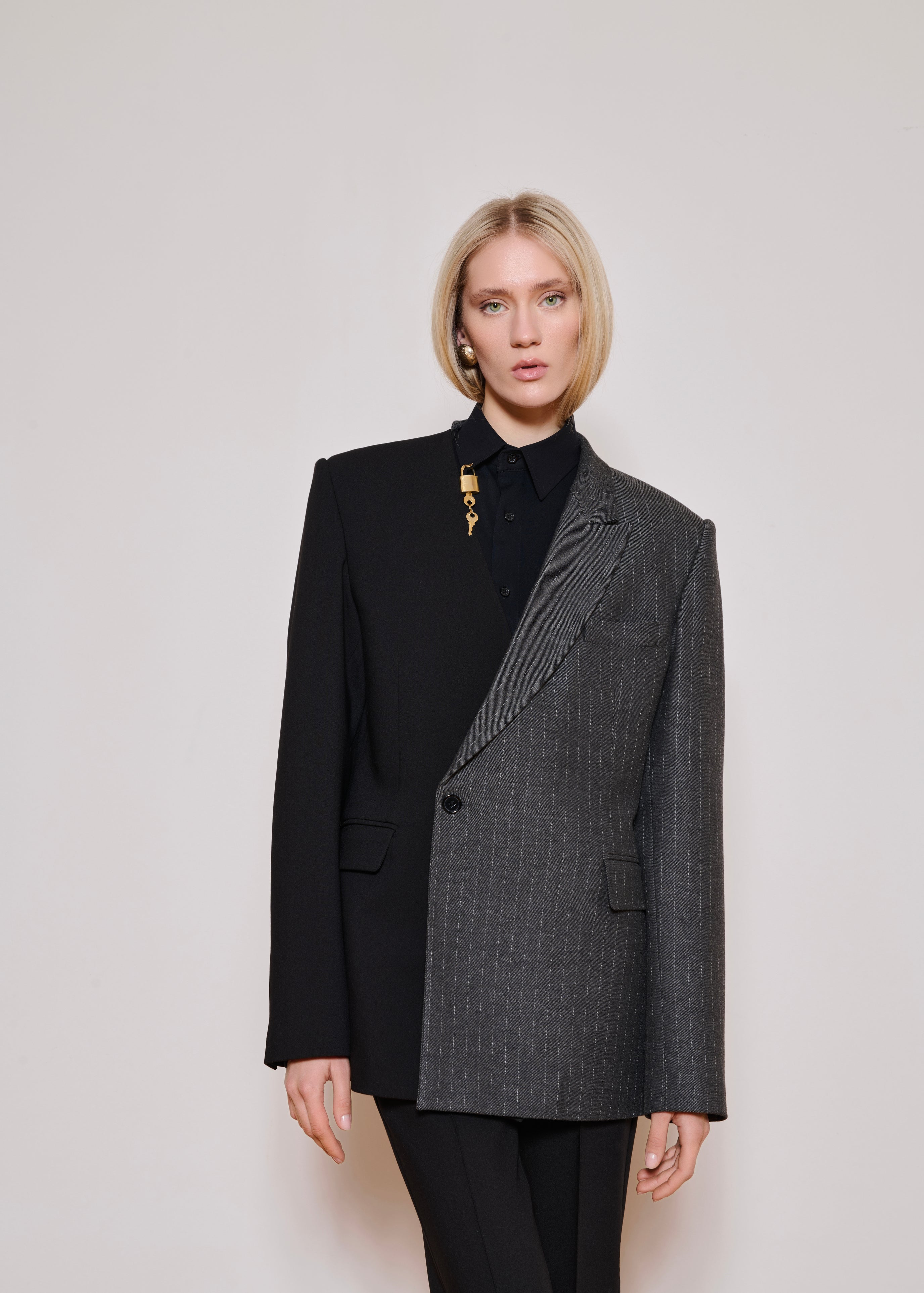 Her Sophistiqué Blazer
